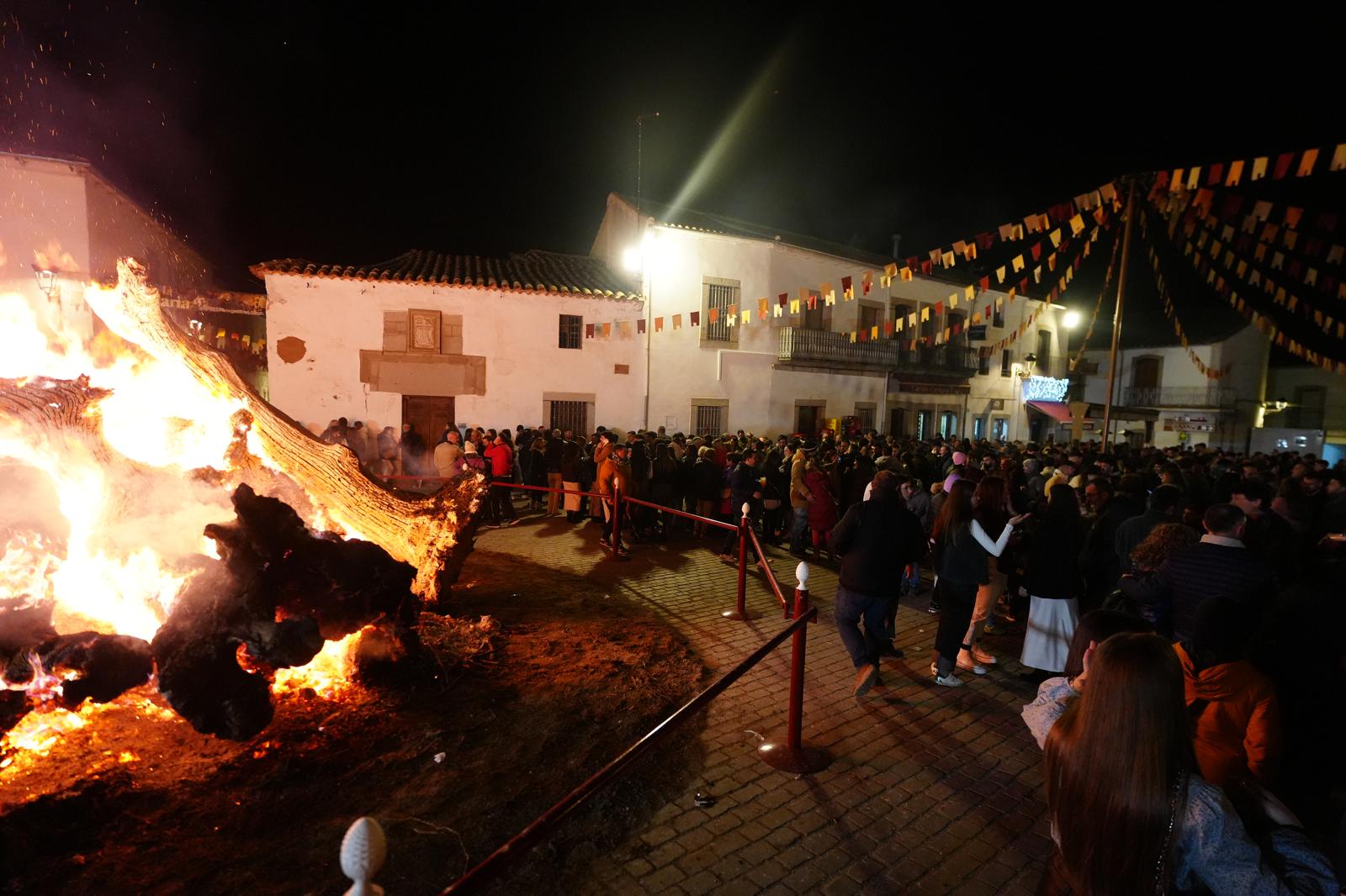 La impresionante Fiesta de la Candelaria de Dos Torres, en imágenes