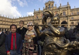 Roban la lengua de la serpiente de la escultura de Xu Hongfei dos días después de su instalación en la plaza Mayor de Salamanca