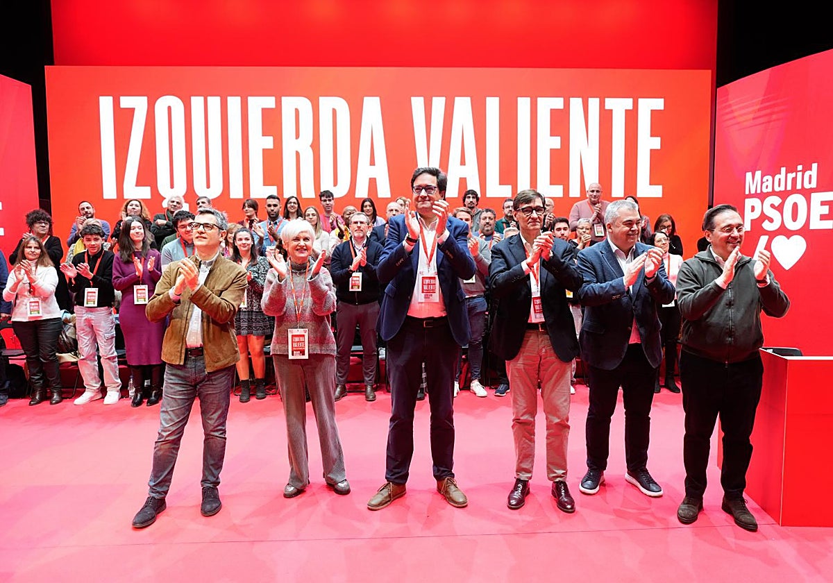 Óscar López, flanqueado por Bolaños, Isaura Leal, Illa, Cerdán y Albares, durante la primera jornada del congreso del PSOE de Madrid celebrado en Leganés