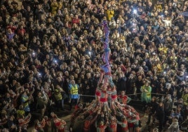 Una cuarta manifestación con menos participación recorre Valencia bajo la lluvia para reclamar la dimisión de Mazón