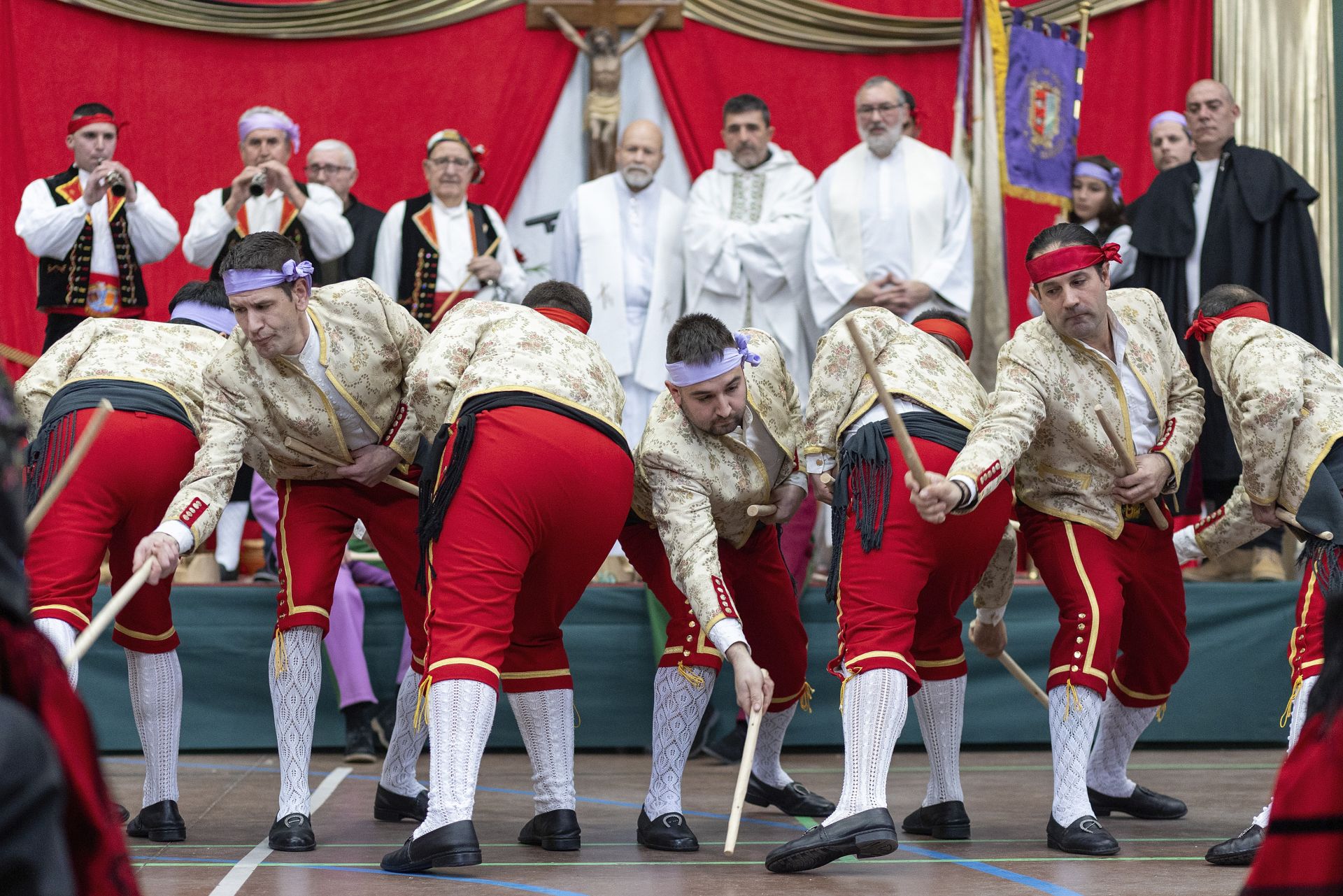 Bendición de panes, paloteo y botillo para celebrar Las Candelas