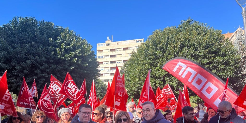 Centenares de personas salen a la calle en la región para exigir que «no se juegue» con los derechos de los ciudadanos