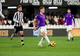 Isma Ruiz despeja un partido nublado del Córdoba CF ante el Cartagena (0-1)