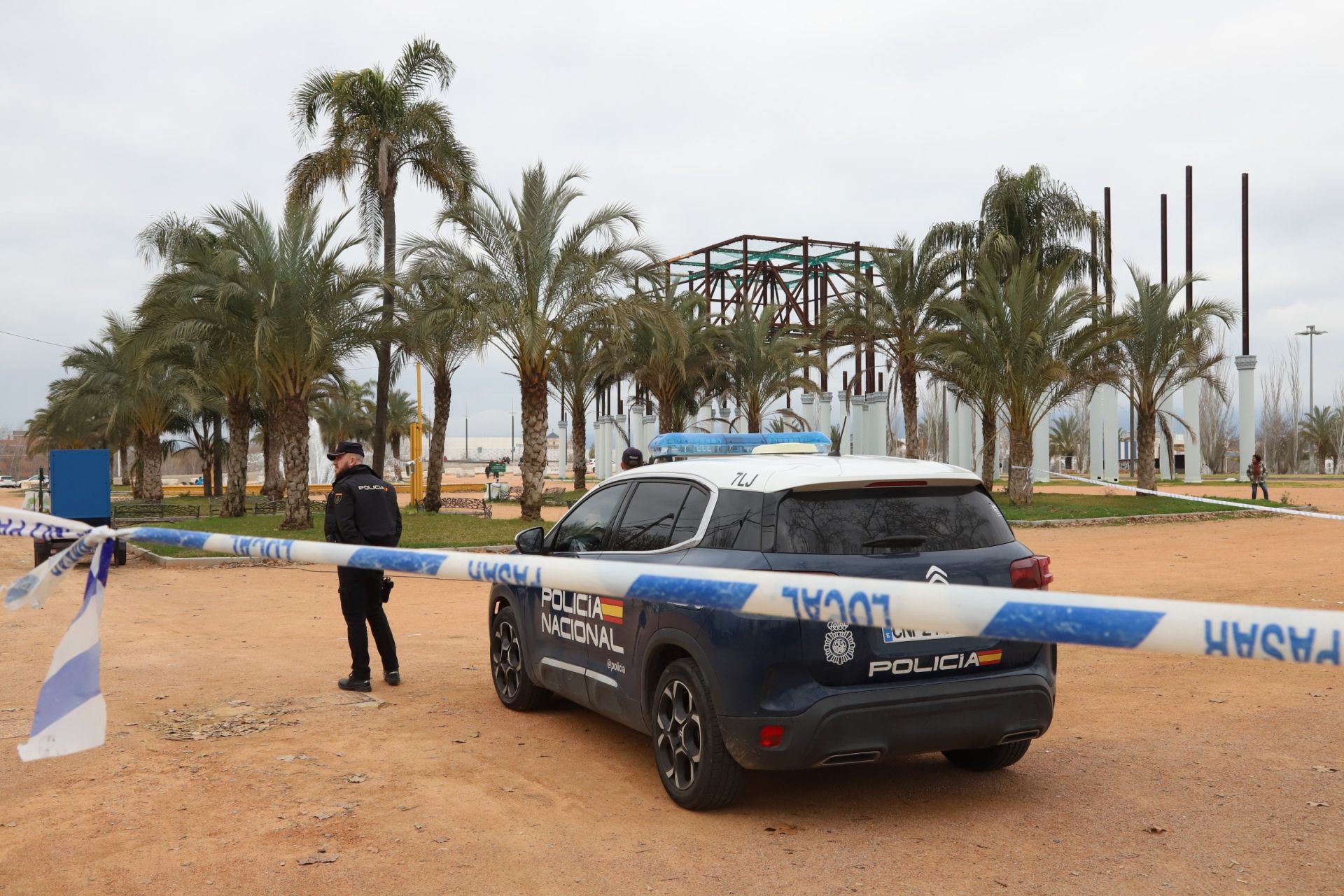 La Policía Nacional blinda el Arenal en Córdoba tras la muerte de un menor, en imágenes