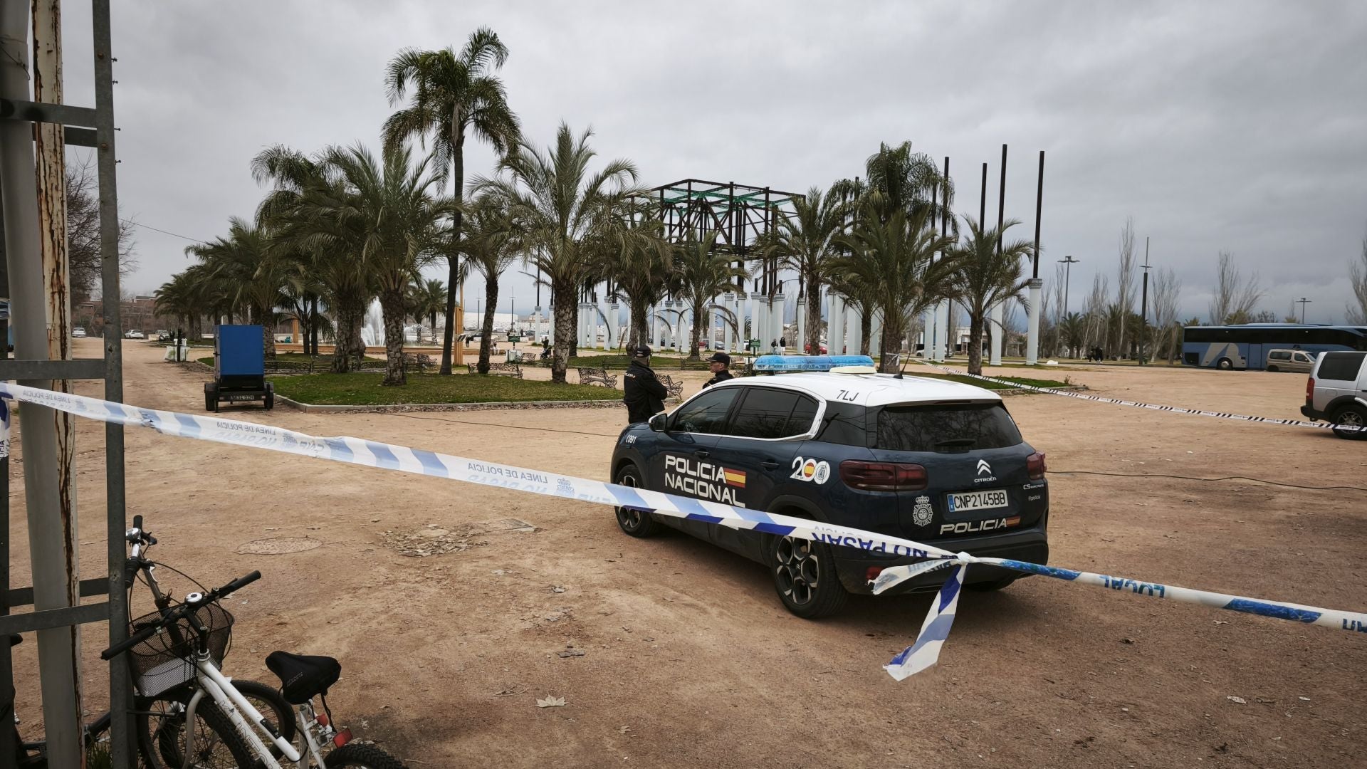 La Policía Nacional blinda el Arenal en Córdoba tras la muerte de un menor, en imágenes