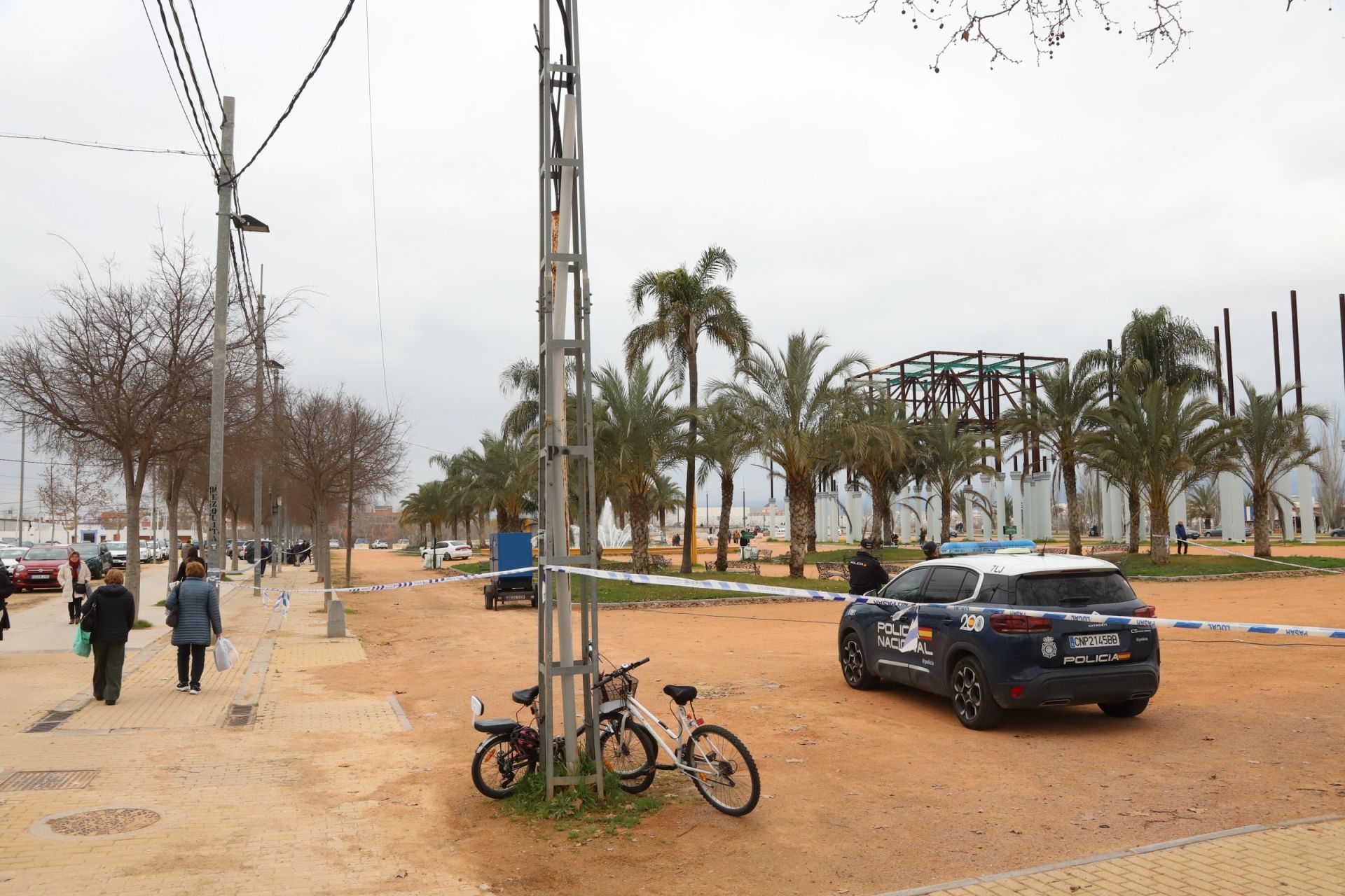 La Policía Nacional blinda el Arenal en Córdoba tras la muerte de un menor, en imágenes