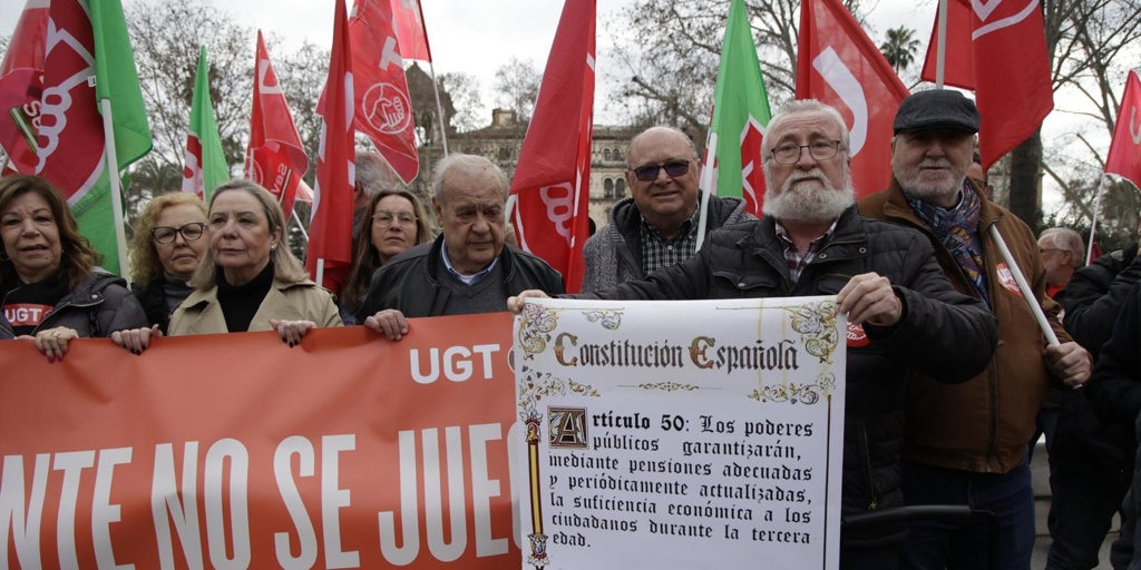 La movilización de los sindicatos contra el PP y Vox por las pensiones pincha en Andalucía pese al apoyo de la izquierda