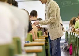 Esto es lo que cobra un profesor de secundaria en Andalucía en 2025: complementos, trienios y sexenios