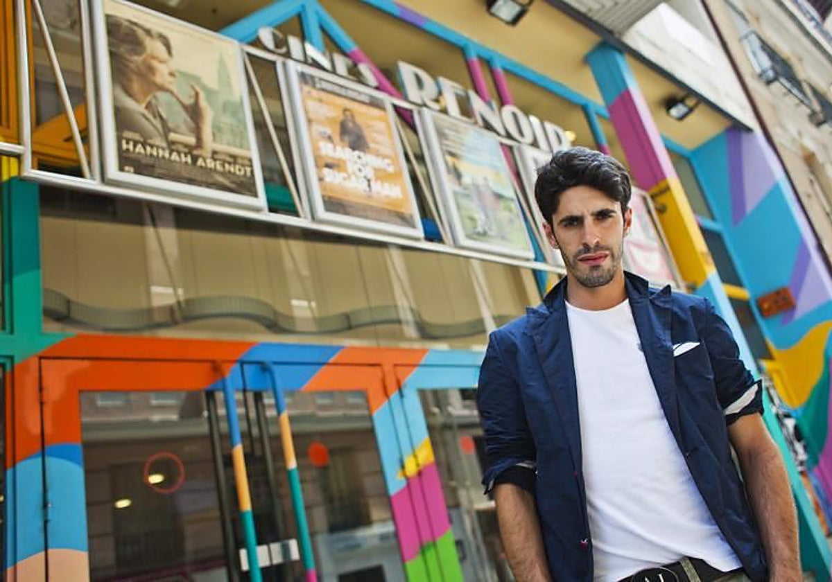 Alejandro Talavante posa en los cines Renoir