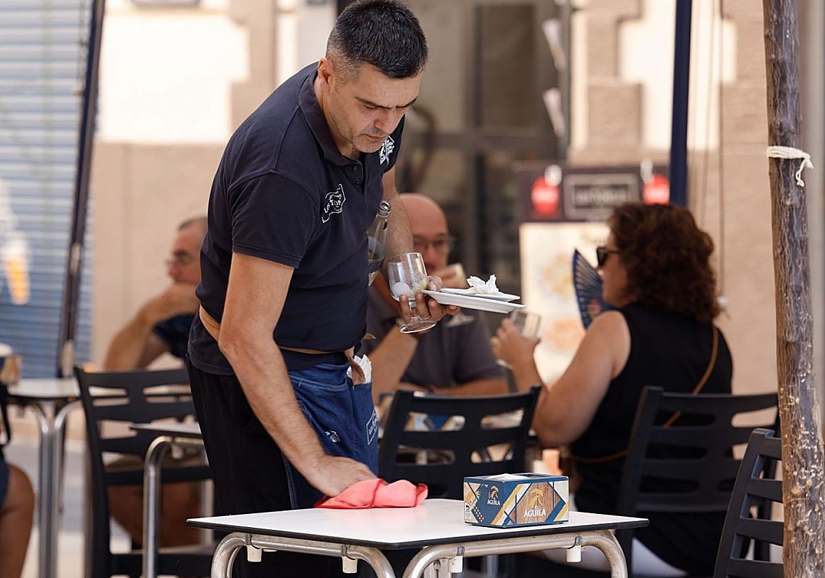 El paro aumentó en el sector servicios