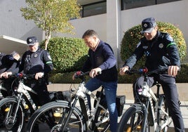 La policía local de Albacete cuenta con 6 bicicletas eléctricas y 2 vehículos para mejorar su sostenibilidad