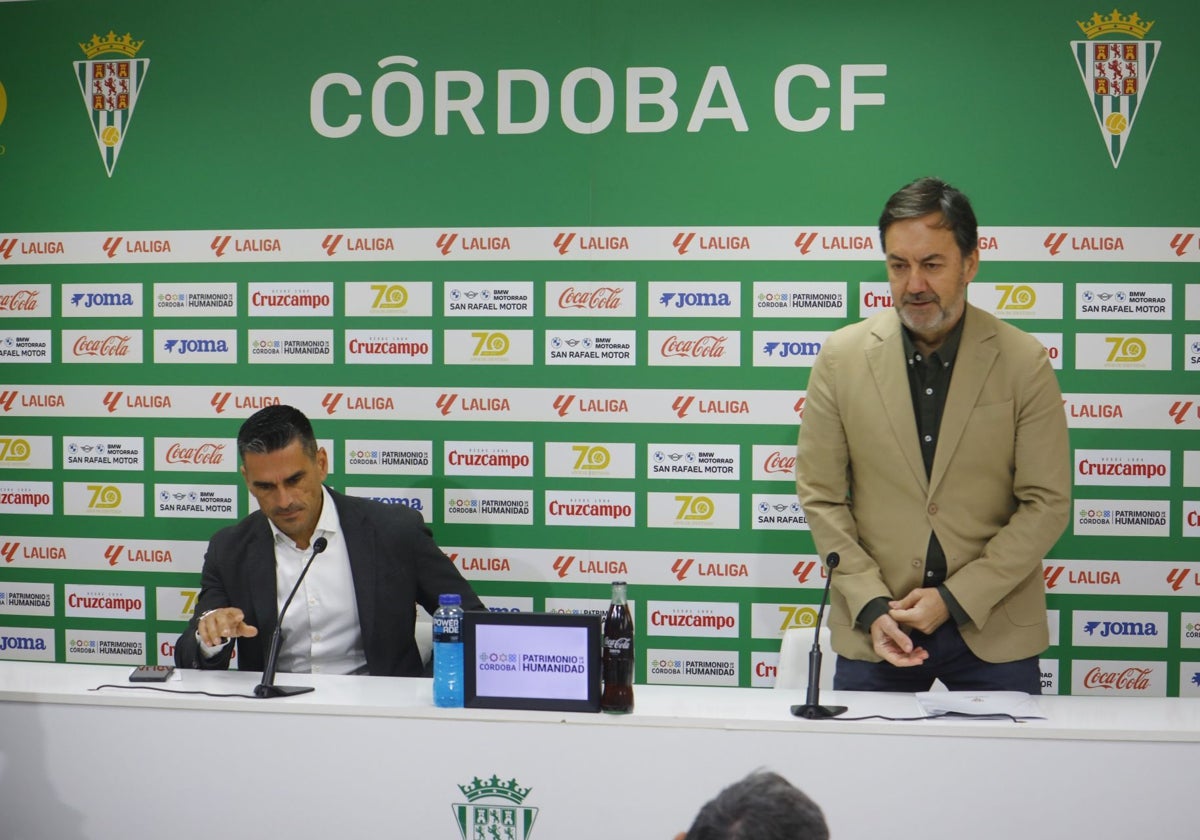 Monterrubio y Juanito, en la sala de prensa