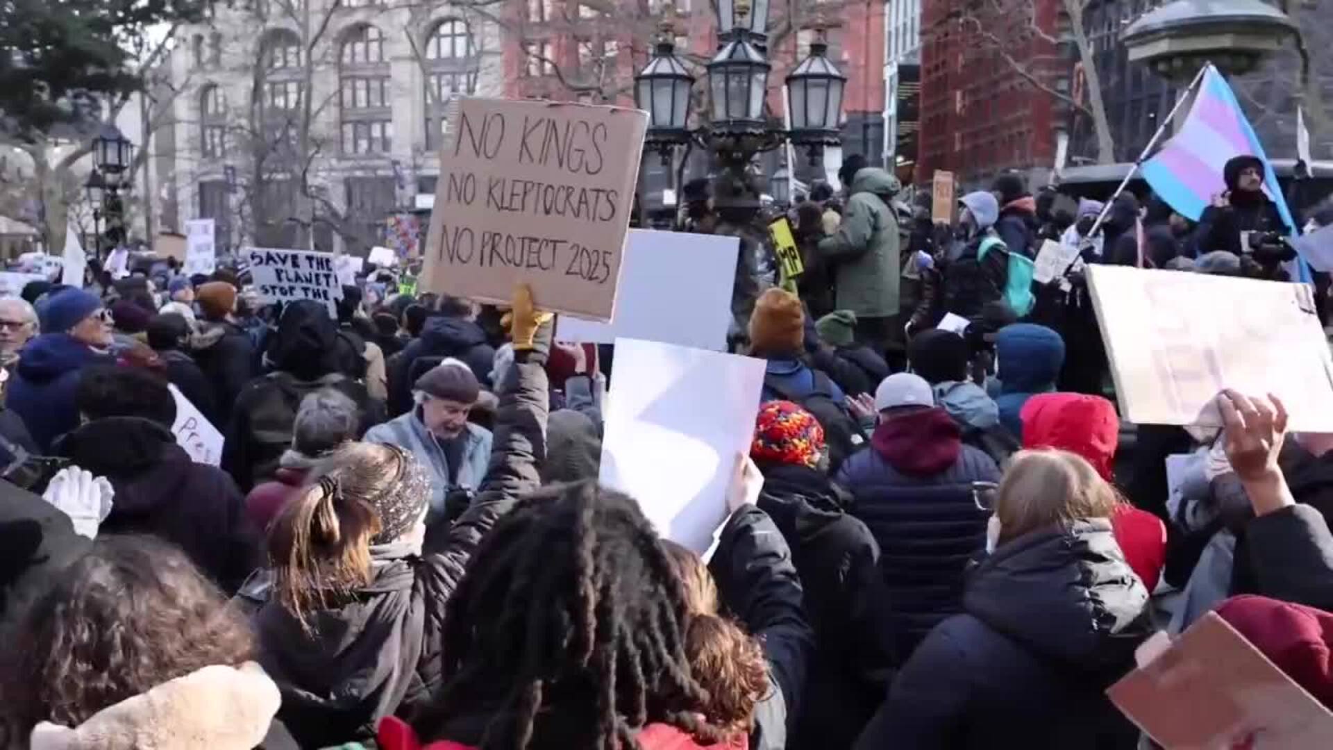 Multitudinaria protesta en Nueva York contra las primeras medidas de Trump