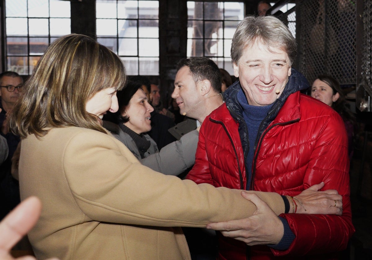 El secretario electo del PSOE de Castilla y León, Carlos Martínez, en un encuentro con afiliados en Ponferrada (León)