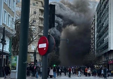 Un incendio en un bingo provoca una gran humareda en el centro de Valencia