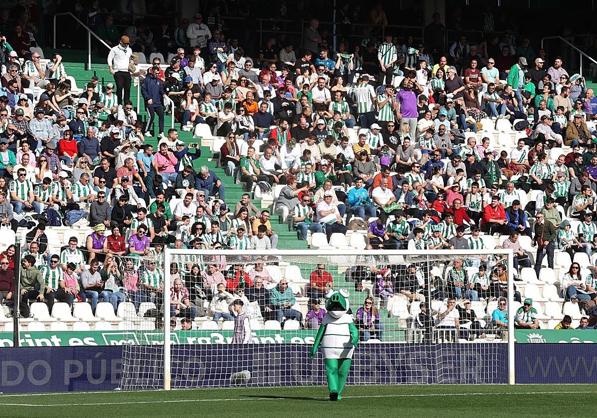 Público en el estadio del Córdoba CF