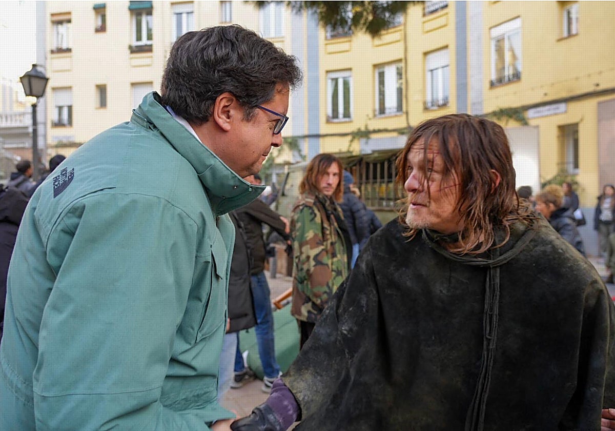 Óscar López, con Norman Reedus, protagonista de 'The Walking Dead'