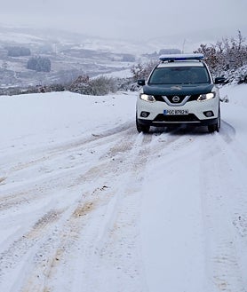 Imagen secundaria 2 - Nieve en la capital burgalesa, la localidad palentina de Guardo y la leonesa de Oterico