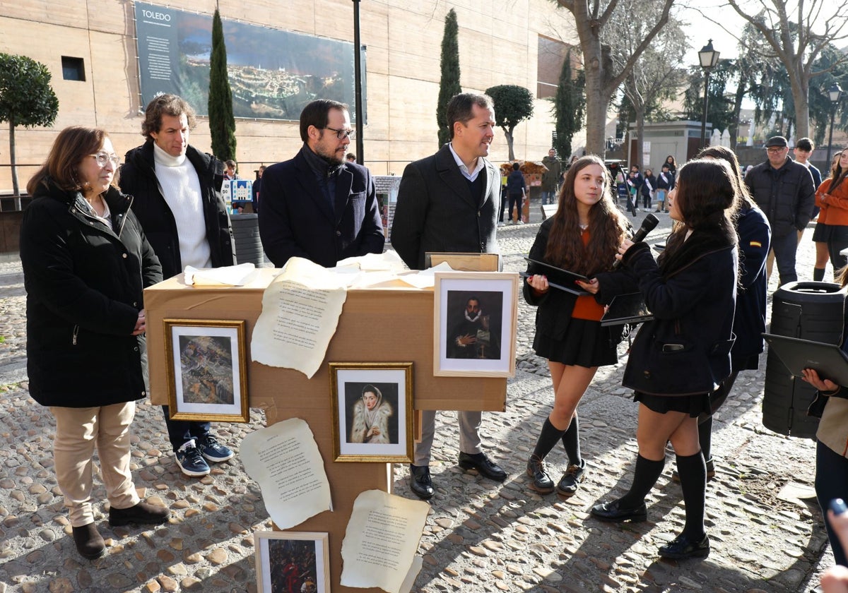 Velázquez, Morcillo y Lozano con alumnos del colegio Divina Pastora