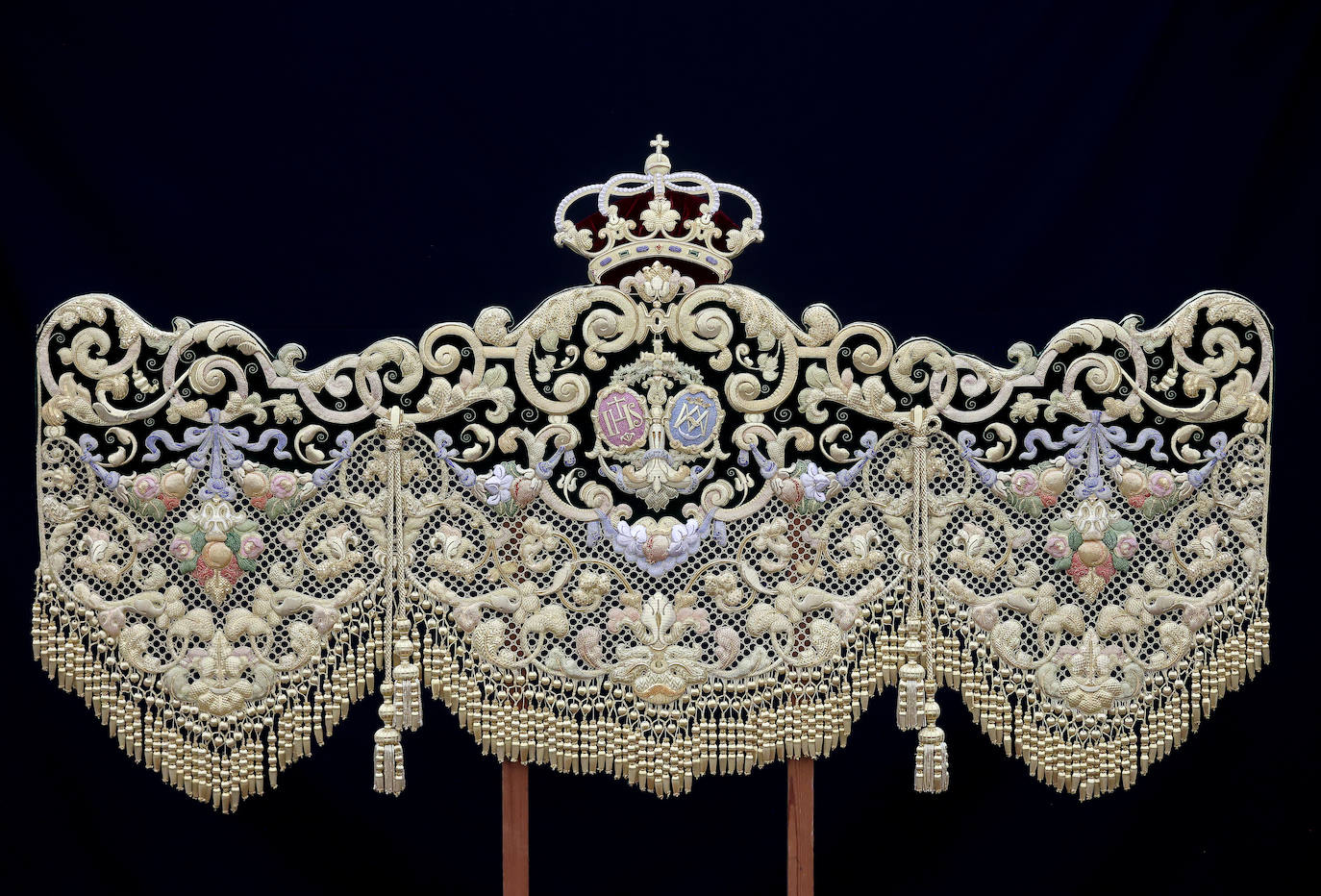 La bendición de la bambalina frontal de la Esperanza de Córdoba, en imágenes