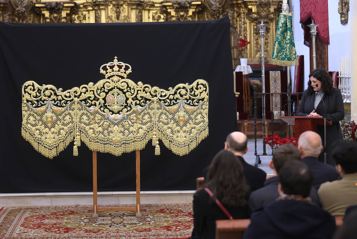 La bendición de la bambalina frontal de la Esperanza de Córdoba, en imágenes