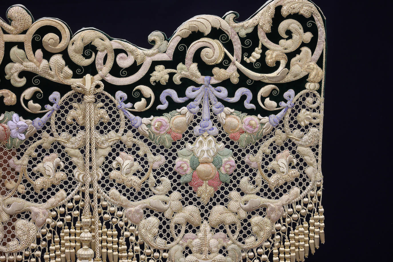 La bendición de la bambalina frontal de la Esperanza de Córdoba, en imágenes