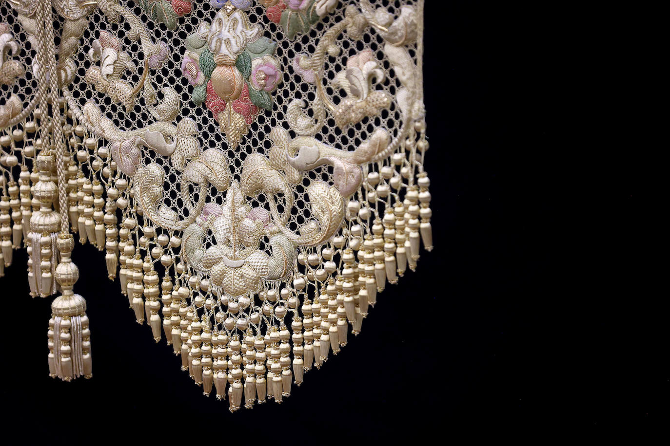 La bendición de la bambalina frontal de la Esperanza de Córdoba, en imágenes