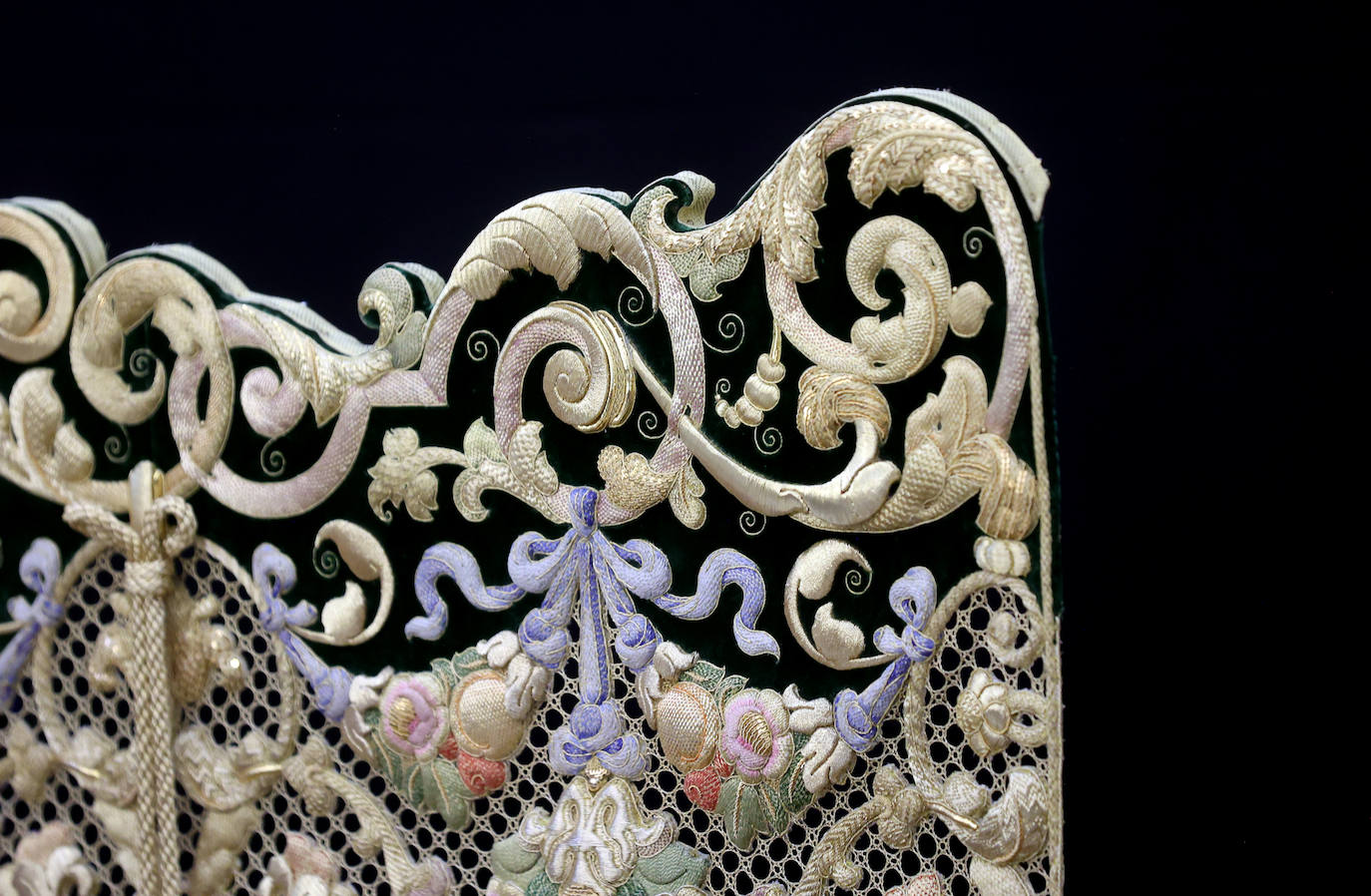 La bendición de la bambalina frontal de la Esperanza de Córdoba, en imágenes