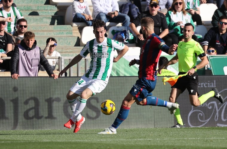 El Córdoba CF ofrece dos caras totalmente opuestas ante el Huesca (1-2)