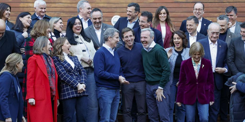 Feijóo anuncia una bonificación del IBI en las ciudades gobernadas por el PP, que elaborarán un protocolo antiokupación