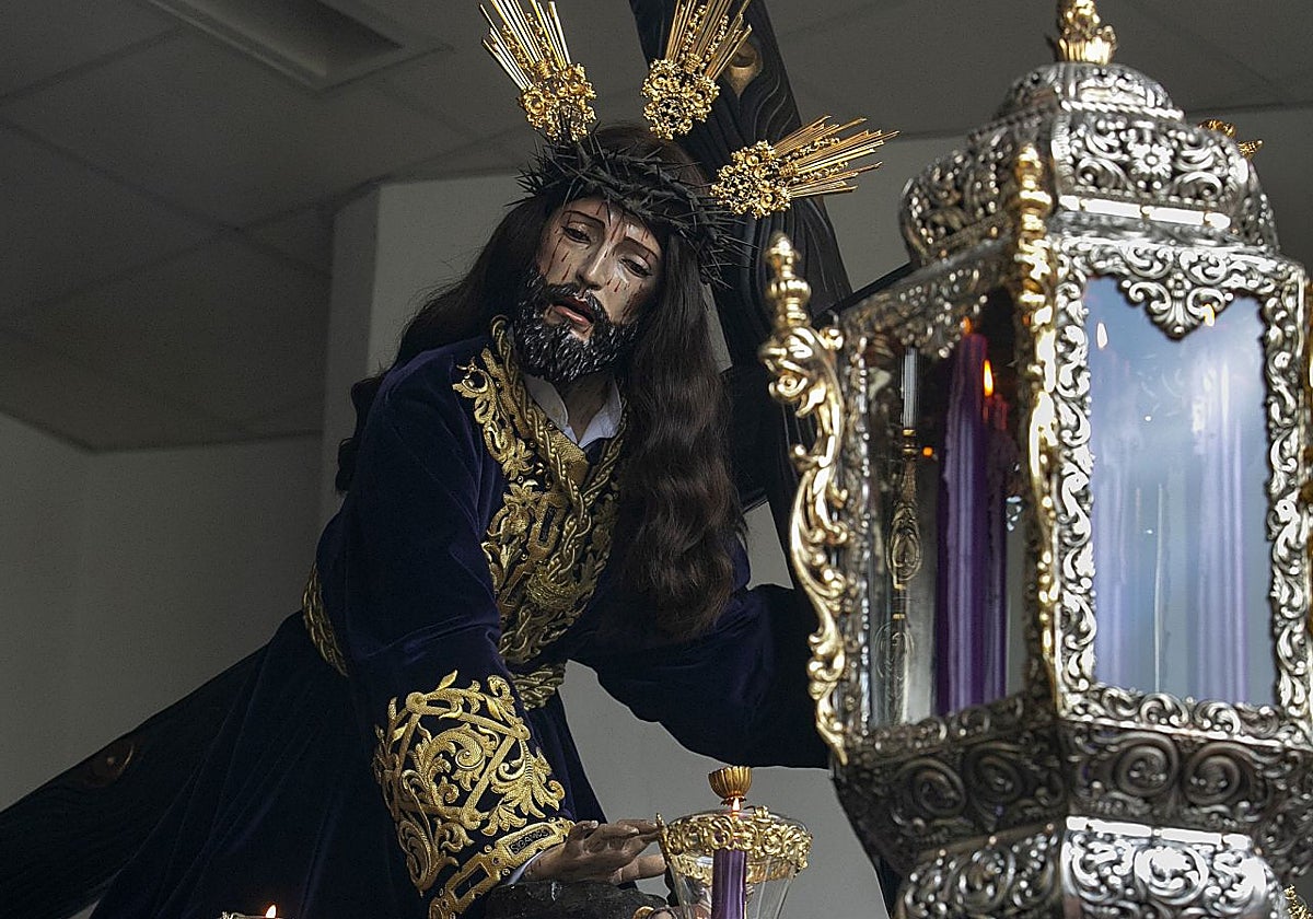 Nuestro Padre Jesús Caído, sobre su paso, el Jueves Santo de 2024