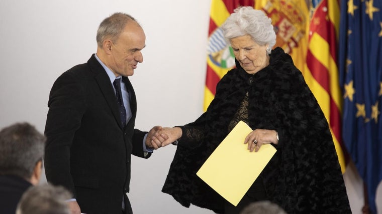 Ignacio Ramos y María Luz Altamira, biznieto y nieta del homenajeado, Rafael Altamira