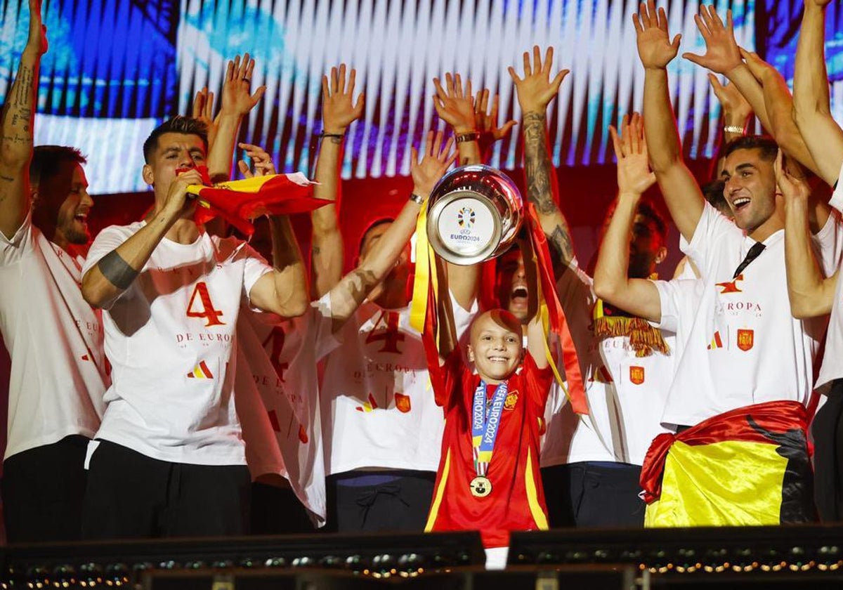 María celebró el año pasado con la selección española su triunfo en la Eurocopa