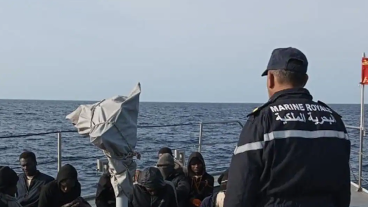 Marruecos intercepta una neumática con 41 migrantes que se dirigían a Canarias