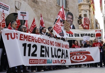 Personal del 112 protesta en Valencia contra su «enorme precariedad»: en manos privadas y con convenio de contact center