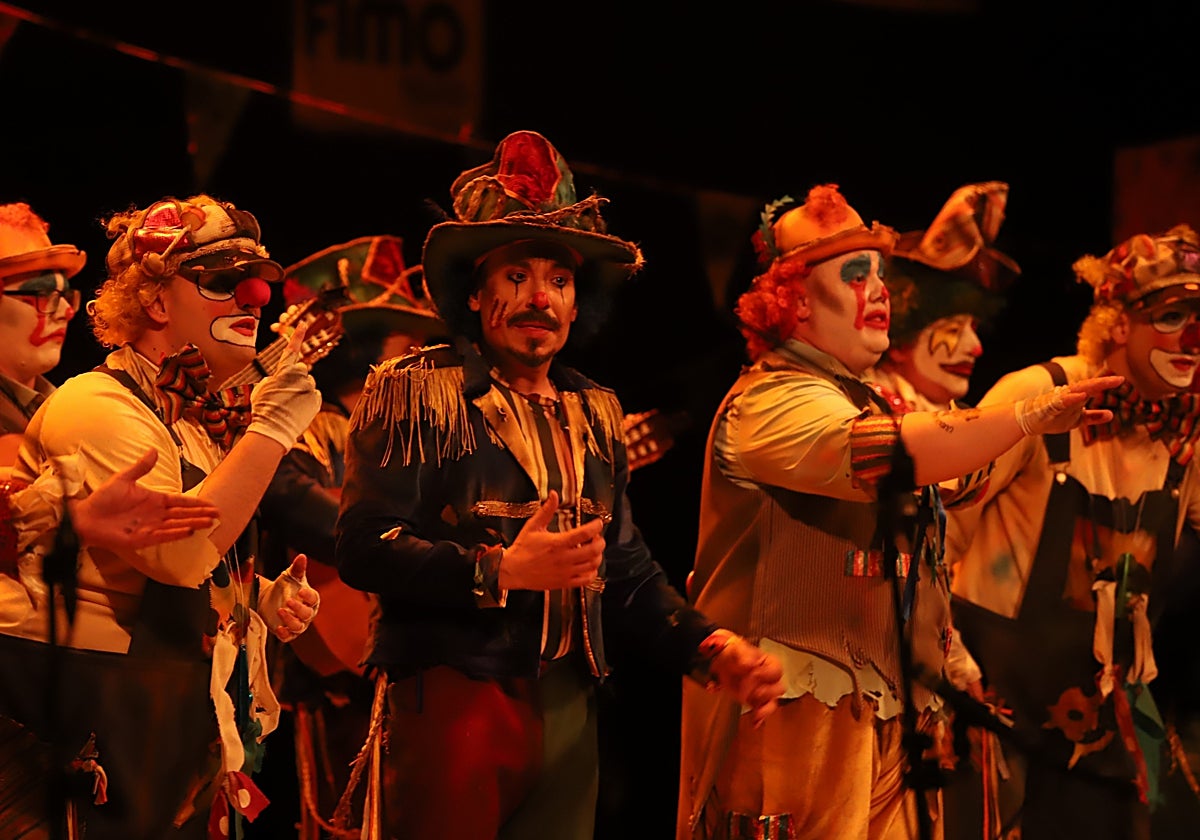 Una de las agrupaciones que actuaron este martes