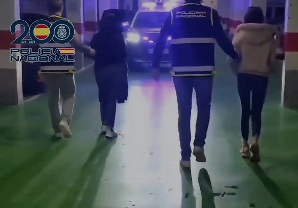 Detención de dos mujeres en Zaragoza por los agentes de la Policía Nacional