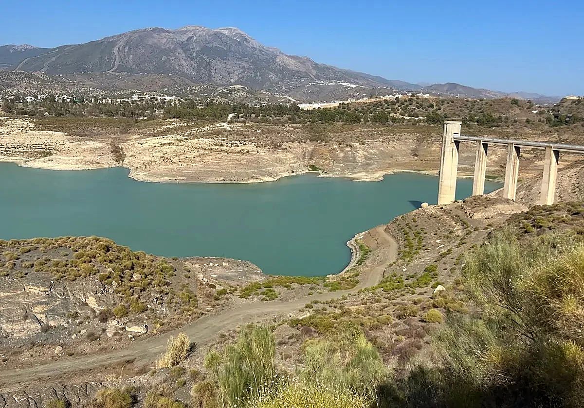 El pantano de La Viñuela en La Axarquía de Málaga