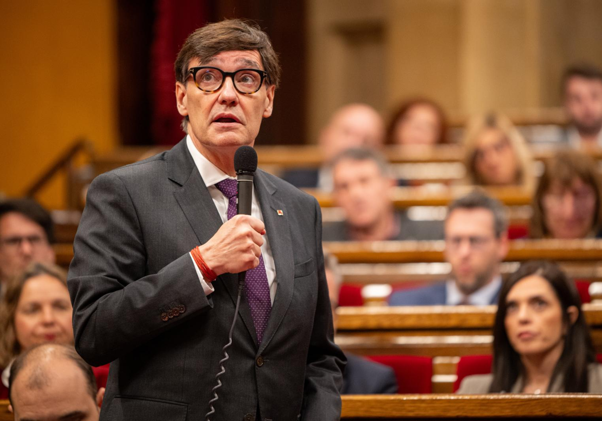 Salvador Illa, presidente de la Generalitat de Cataluña, en la sesión de control al Govern celebrada hoy