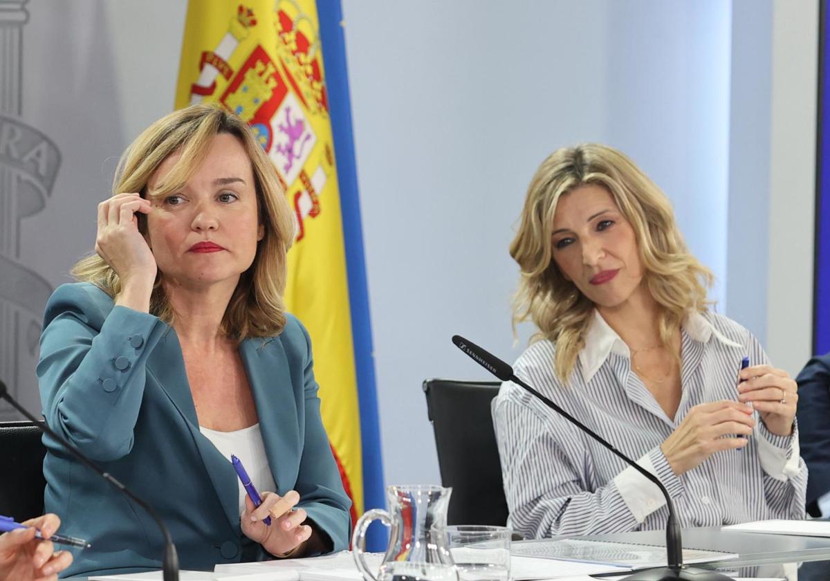 La portavoz del Gobierno, Pilar Alegría, junto a Yolanda Díaz, vicepresidenta segunda y ministra de Trabajo y Economía Social