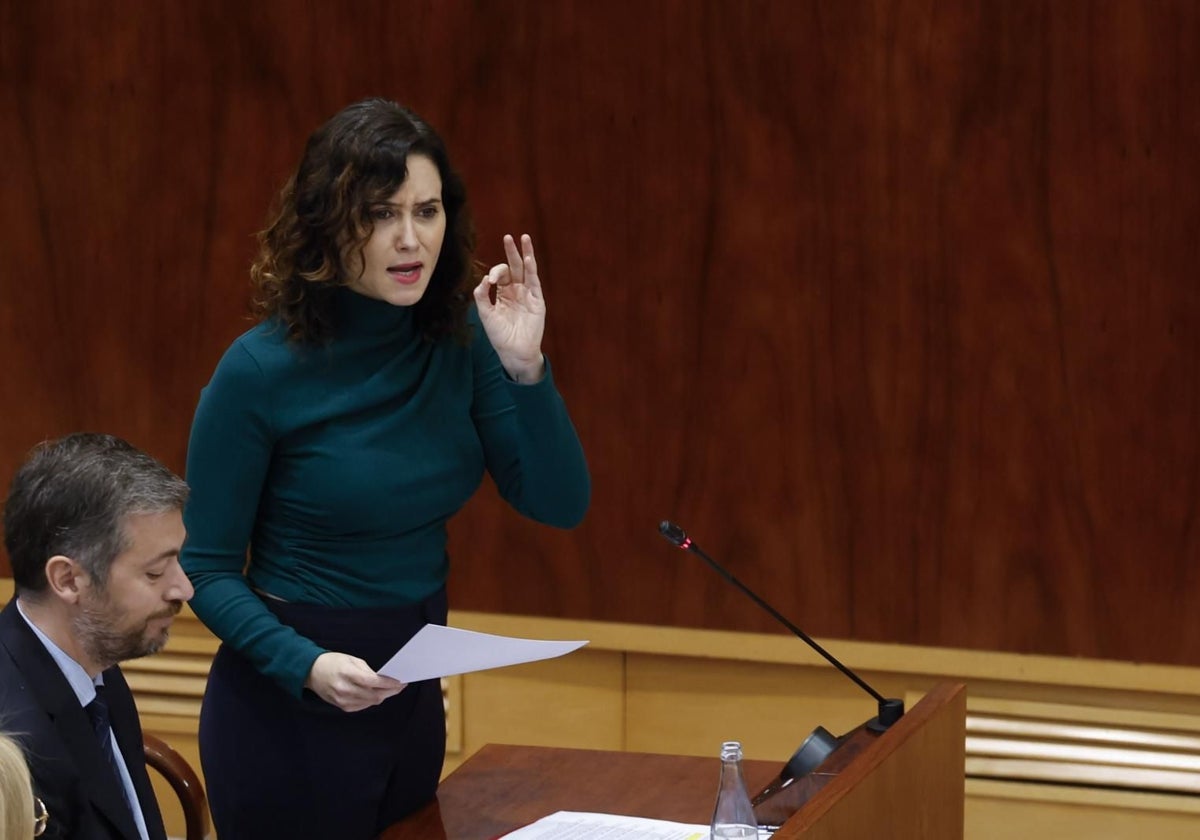 La presidenta de la Comunidad de Madrid, Isabel Díaz Ayuso, en el Pleno de la Asamblea este jueves