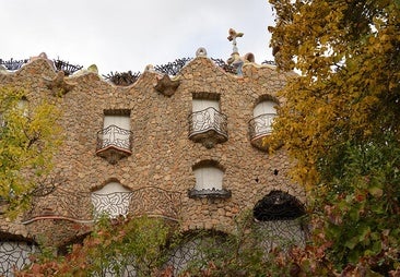 El pueblo de Guadalajara con un falso Gaudí y huellas de dinosaurio: dónde está y cómo llegar