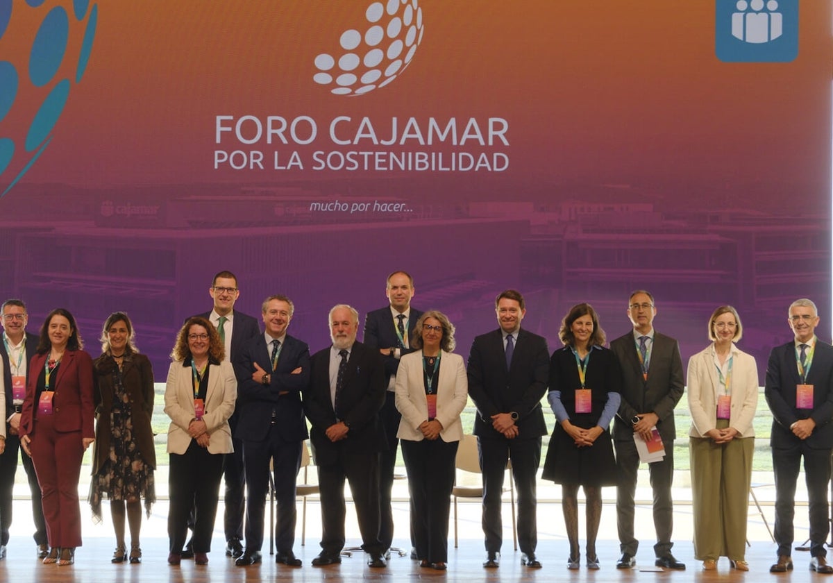 Directivos de Cajamar y ponentes del Foro por la Sostenibilidad celebrado en Almería