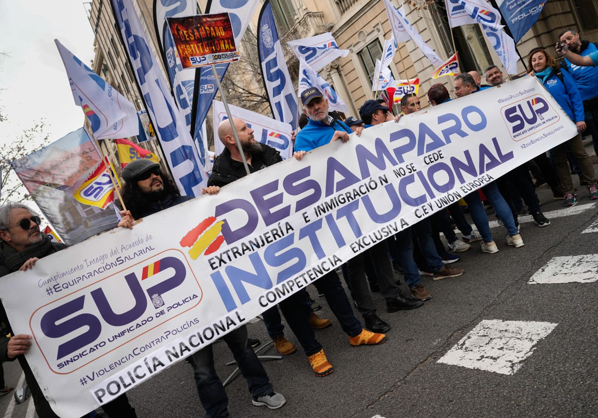 Manifestación del Sindicato Unificado de Policía (SUP), en Barcelona, el martes, en contra de que los Mossos d'Esquadra controlen las fronteras, en lugar de la Guardia Civil y la Policía Nacional