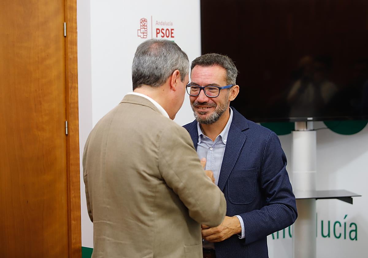José Antonio Romero, en la sede del PSOE de Córdoba, junto a Juan Espadas