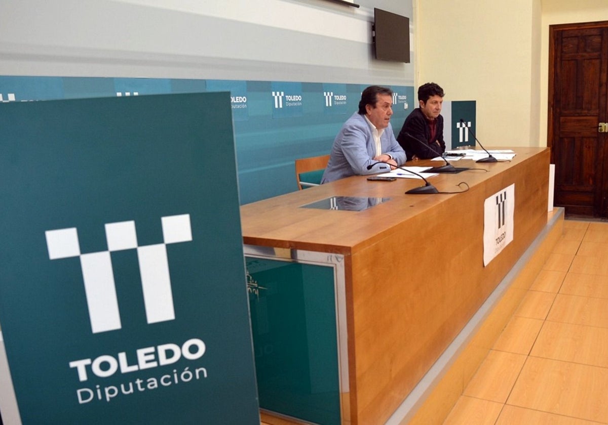 Pablo Barroso, diputado de Promoción de Empleo, durante la presentación, con Andrés Cobos