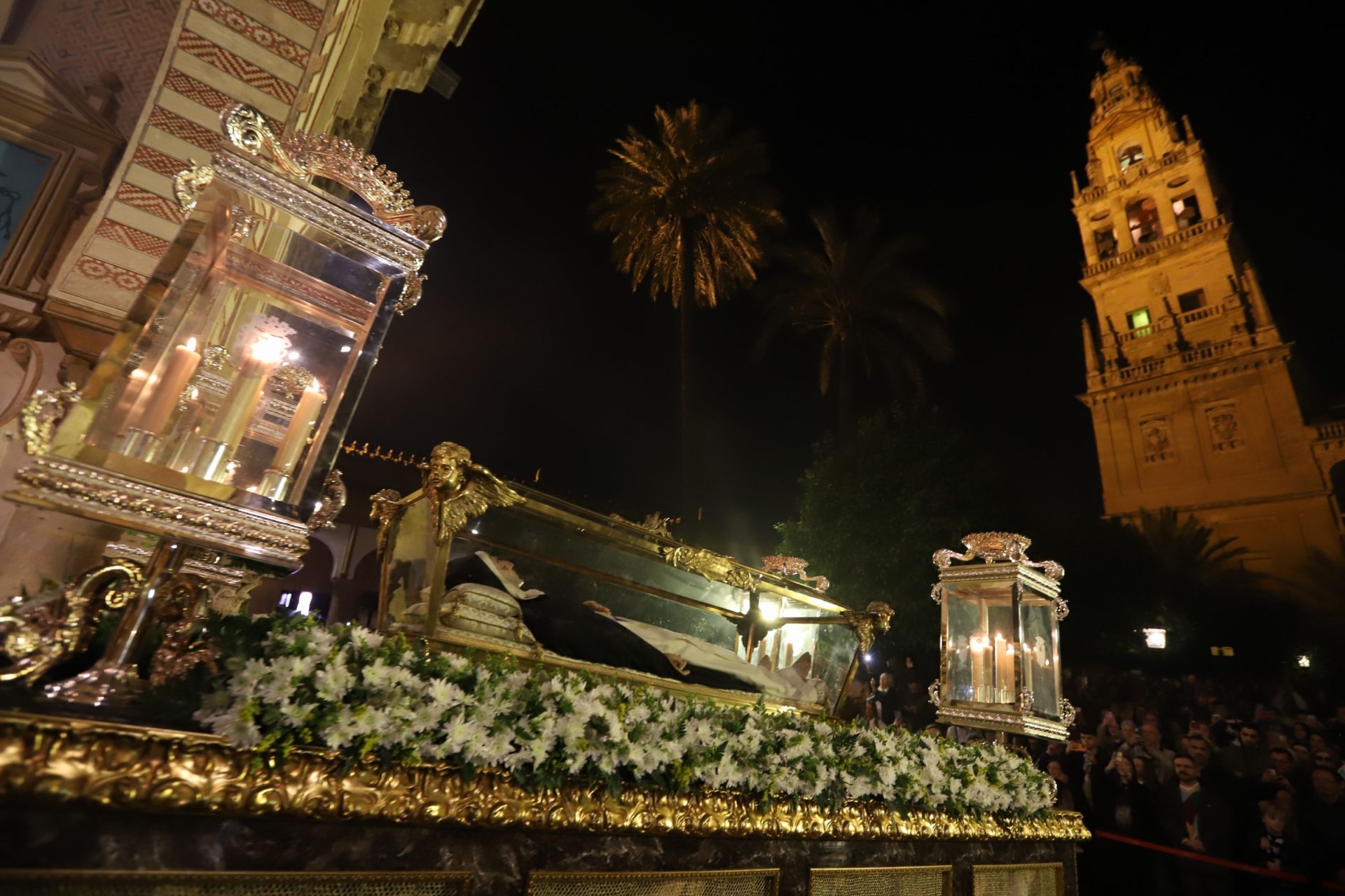 La salida extraordinaria con las reliquias de San Juan Bautista de la Concepción por Córdoba, en imágenes