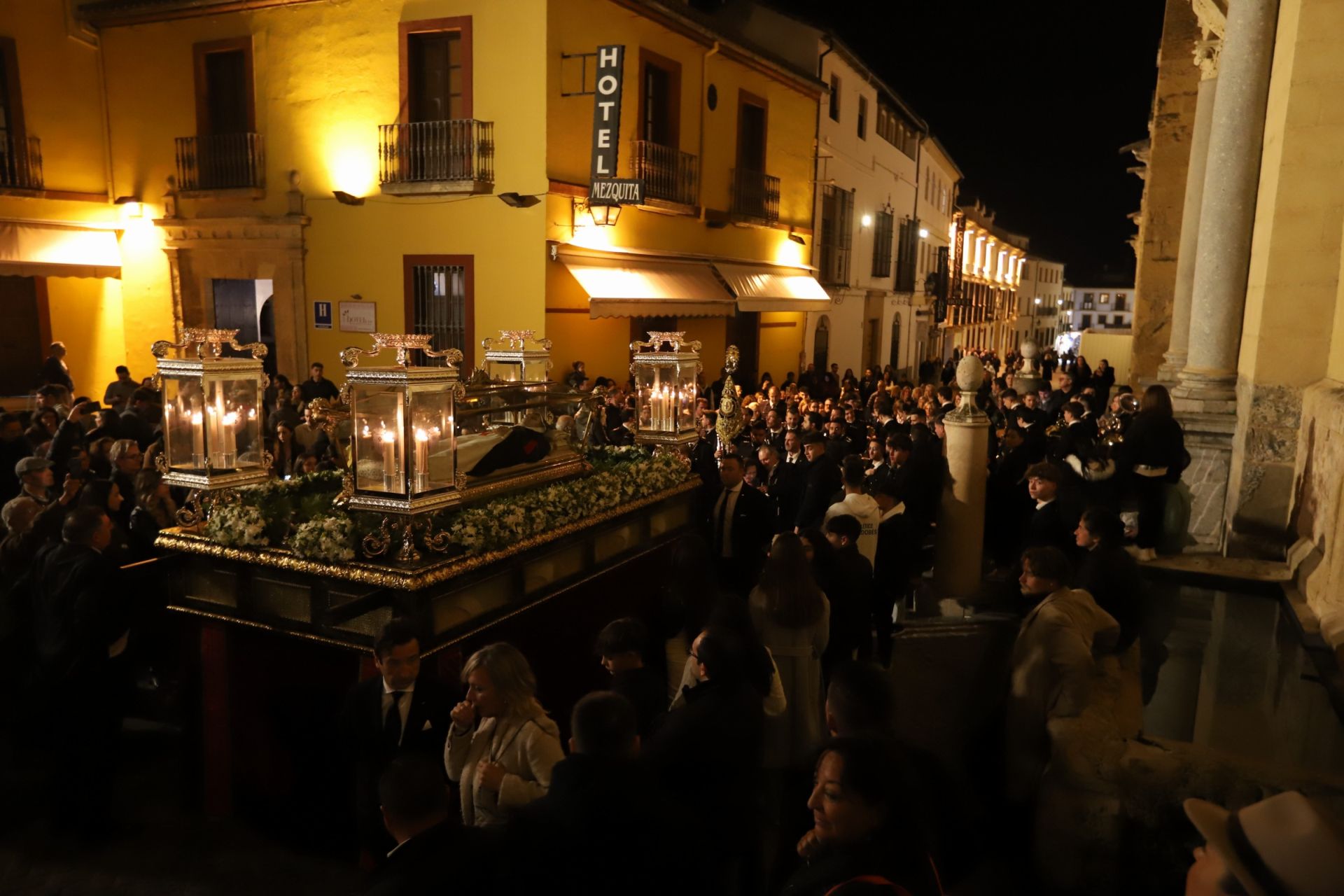 La salida extraordinaria con las reliquias de San Juan Bautista de la Concepción por Córdoba, en imágenes