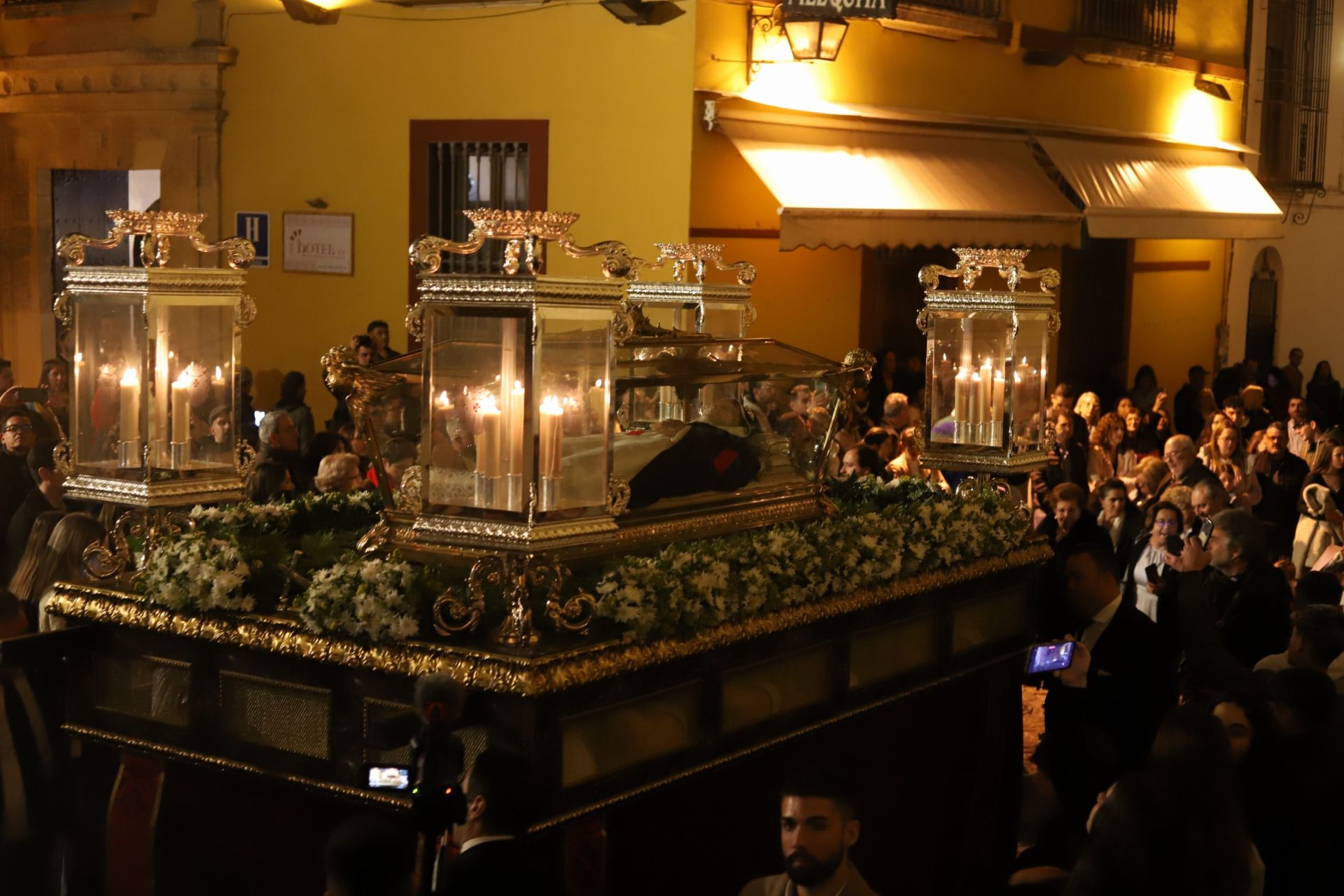 La salida extraordinaria con las reliquias de San Juan Bautista de la Concepción por Córdoba, en imágenes