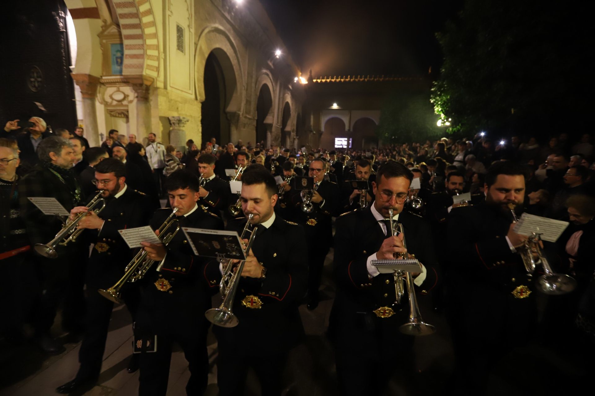 La salida extraordinaria con las reliquias de San Juan Bautista de la Concepción por Córdoba, en imágenes